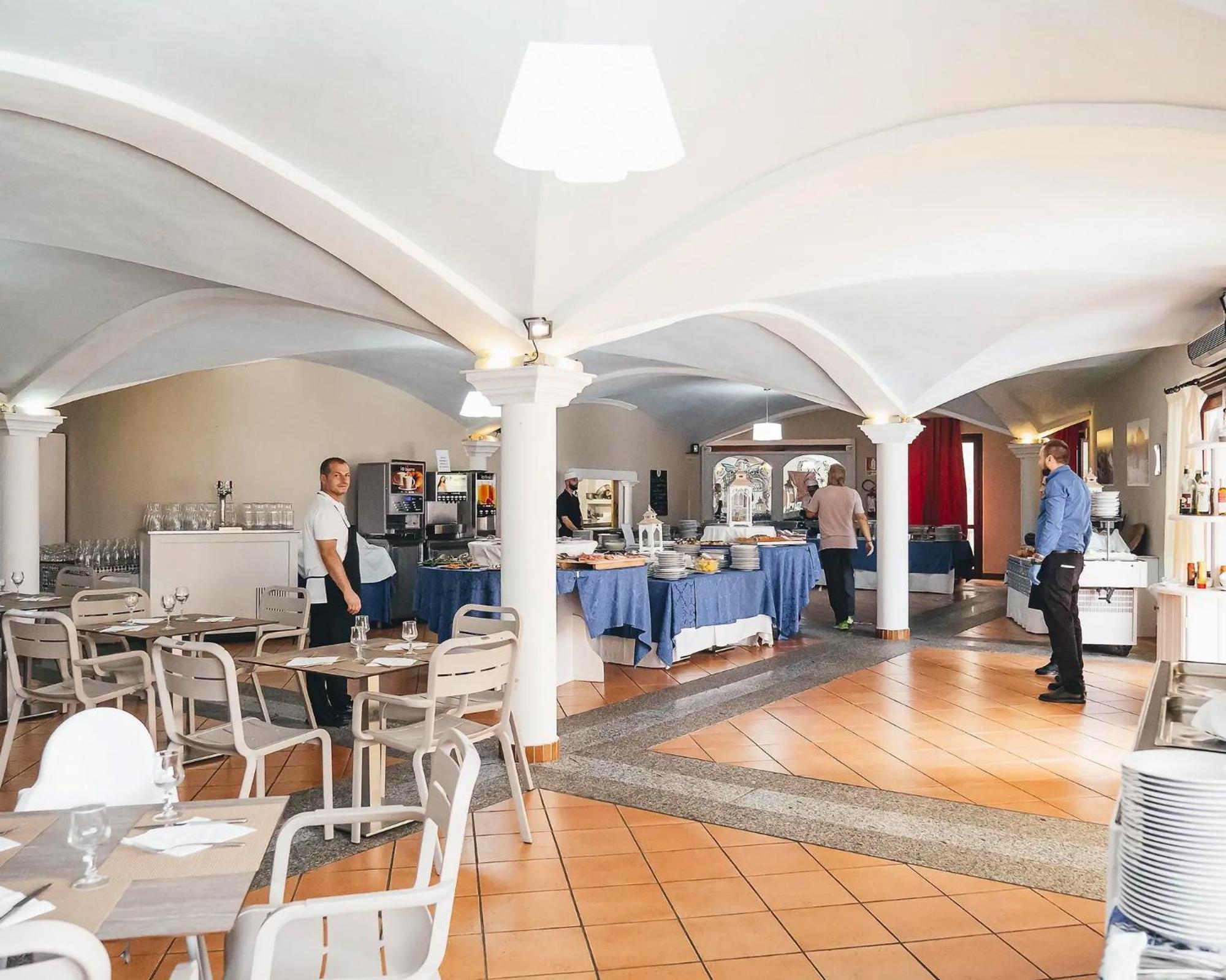 Zeta Club San Teodoro Le Rose Hotel Exterior photo