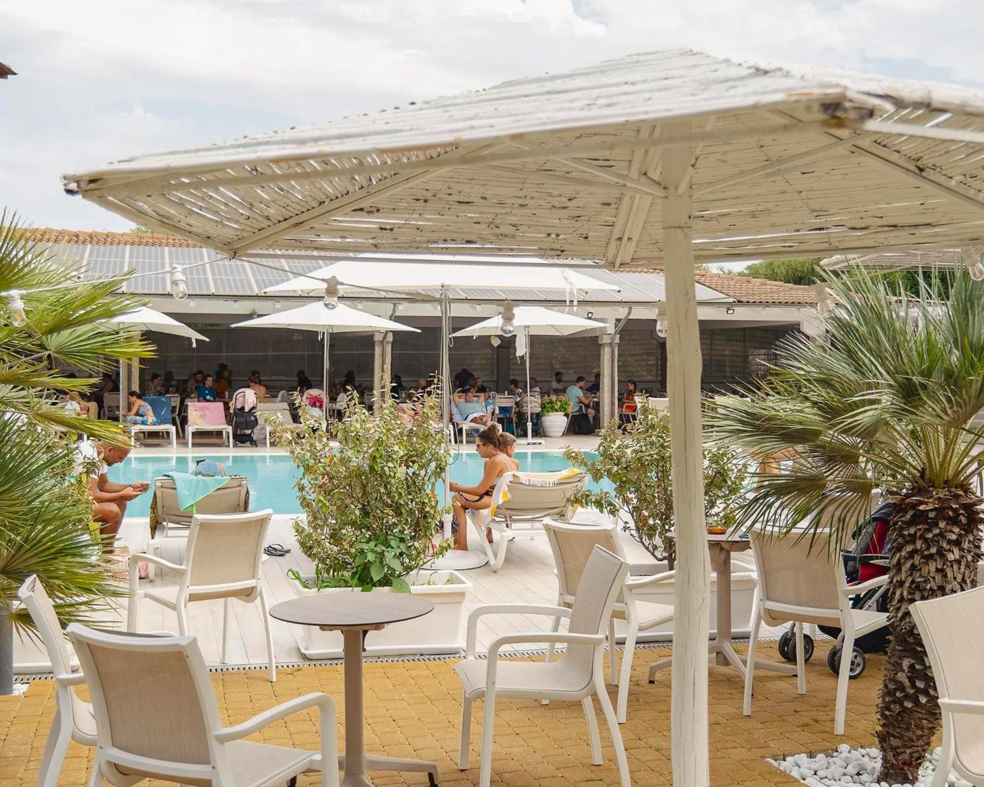 Zeta Club San Teodoro Le Rose Hotel Exterior photo