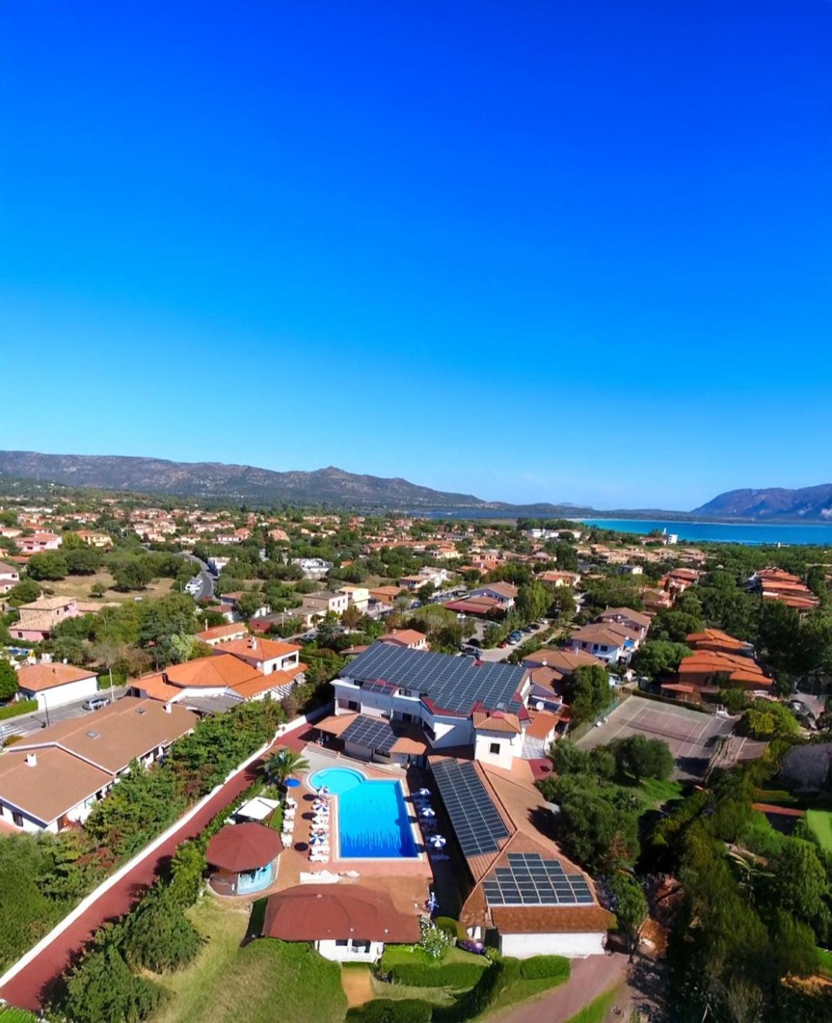 Zeta Club San Teodoro Le Rose Hotel Exterior photo